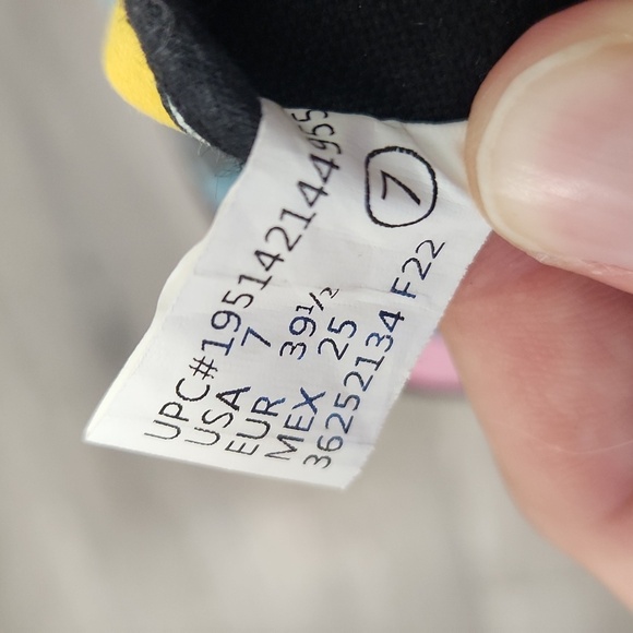 Disney Nightmare Before Christmas Canvas Time Burton Slip Ons Size 7 Mens - Picture 9 of 11